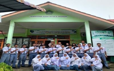 Kasat Lantas Polres Aceh Selatan Pimpin Upacara Bendera di MAN 1 Aceh Selatan, Tekankan Disiplin dan Keselamatan Berlalu Lintas