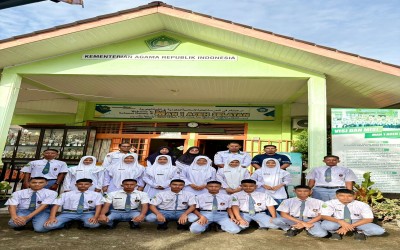 MAN 1 Aceh Selatan Lepas Siswa-Siswi Terbaik Seleksi Paskibra Tahun 2026